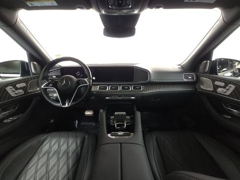 Used 2025 Mercedes-Benz Maybach GLS 600 4MATIC image 27