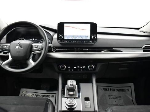 Used 2024 Mitsubishi Outlander FWD image 19