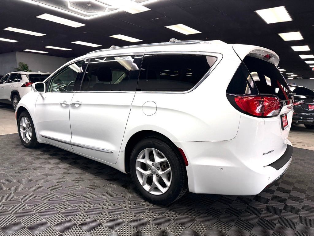 Used 2018 Chrysler Pacifica Touring-L Plus w/ Advanced Safetytec Group FWD image 9
