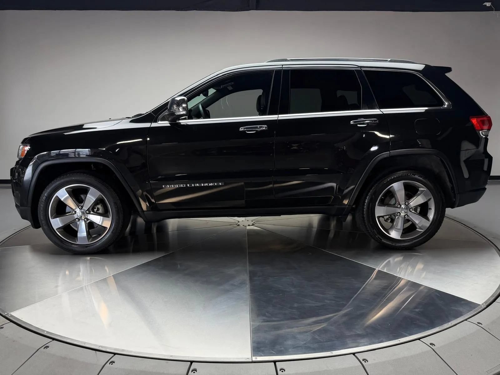 Used 2014 Jeep Grand Cherokee Limited RWD image 4