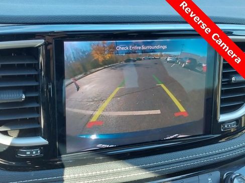 Used 2022 Chrysler Pacifica Touring-L image 13