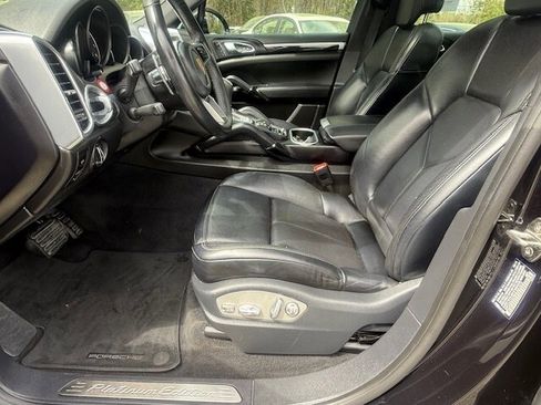 Used 2017 Porsche Cayenne Platinum Edition image 9