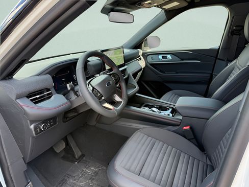 New 2026 Ford Explorer ST-Line w/ ST-Line Street Pack AWD/4WD image 4