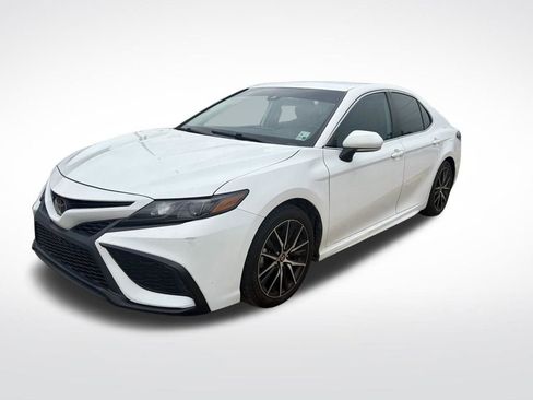 Used 2023 Toyota Camry SE AWD/4WD image 3