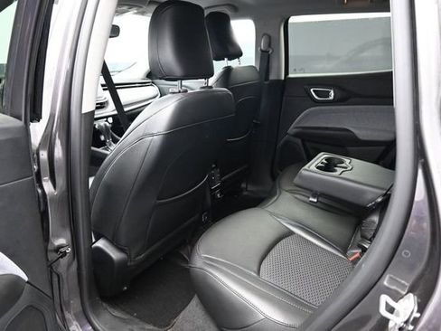 Used 2022 Jeep Compass Latitude AWD/4WD image 14