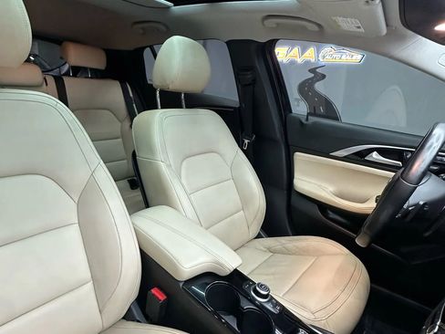 Used 2017 INFINITI QX30 Premium w/ Navigation Package image 40