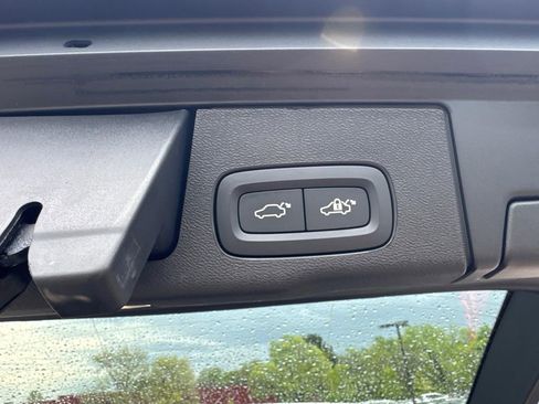 Certified 2025 Volvo XC60 B5 Plus AWD/4WD image 6