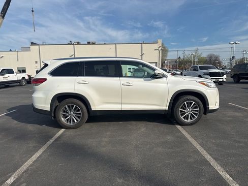 Used 2019 Toyota Highlander XLE image 6
