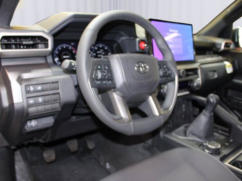 Used 2025 Toyota Tacoma TRD Off-Road AWD/4WD image 17