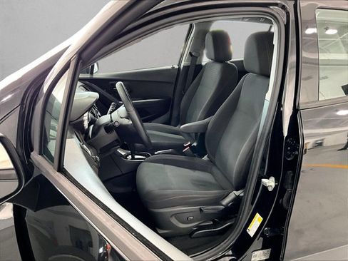 Used 2019 Chevrolet Trax LS FWD image 27