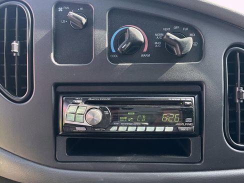 Used 2007 Ford E-150 and Econoline 150 RWD image 10