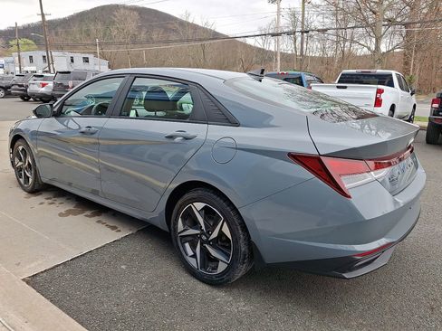 Used 2023 Hyundai Elantra SEL w/ Convenience Package image 4