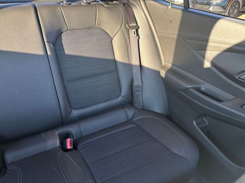 Used 2025 Buick Envista Preferred image 35