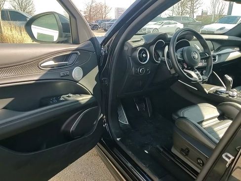 Used 2023 Alfa Romeo Stelvio Quadrifoglio image 22