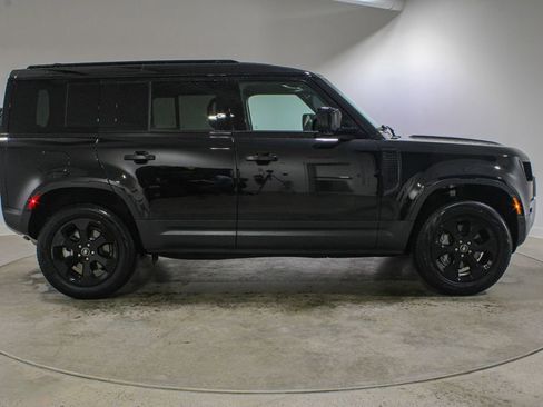 Used 2025 Land Rover Defender 110 S AWD/4WD image 6