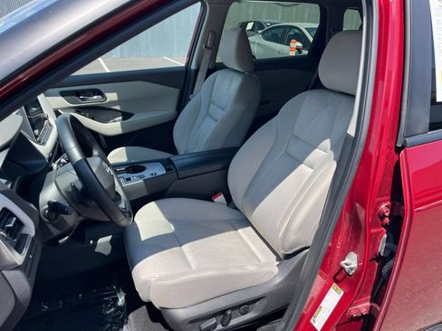 Used 2025 Nissan Rogue SV FWD image 38