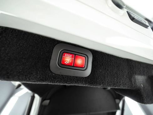 Used 2021 Aston Martin DBX AWD/4WD image 36