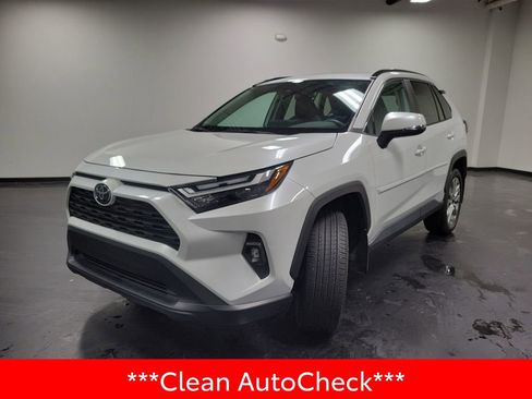 Used 2023 Toyota RAV4 XLE Premium FWD image 4