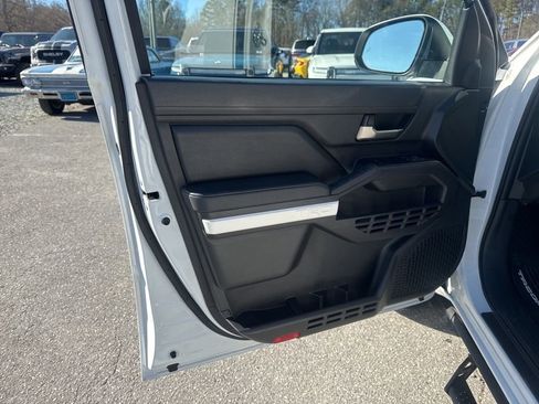 Used 2024 Toyota Tacoma TRD Off-Road image 25