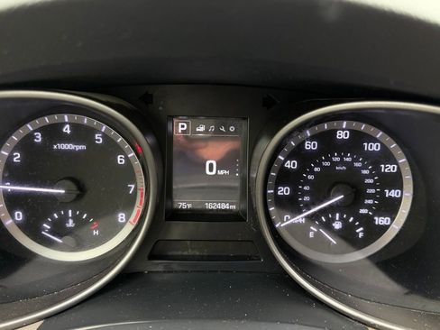 Used 2017 Hyundai Santa Fe SE FWD image 18
