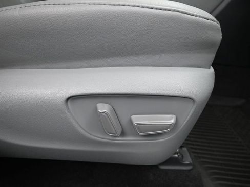 Used 2023 Toyota Highlander Limited AWD/4WD image 12