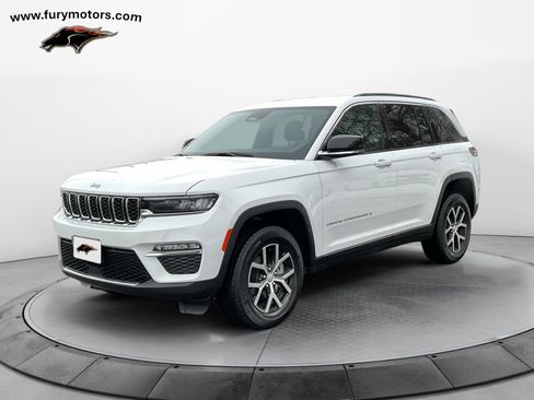 Used 2025 Jeep Grand Cherokee Limited image 8