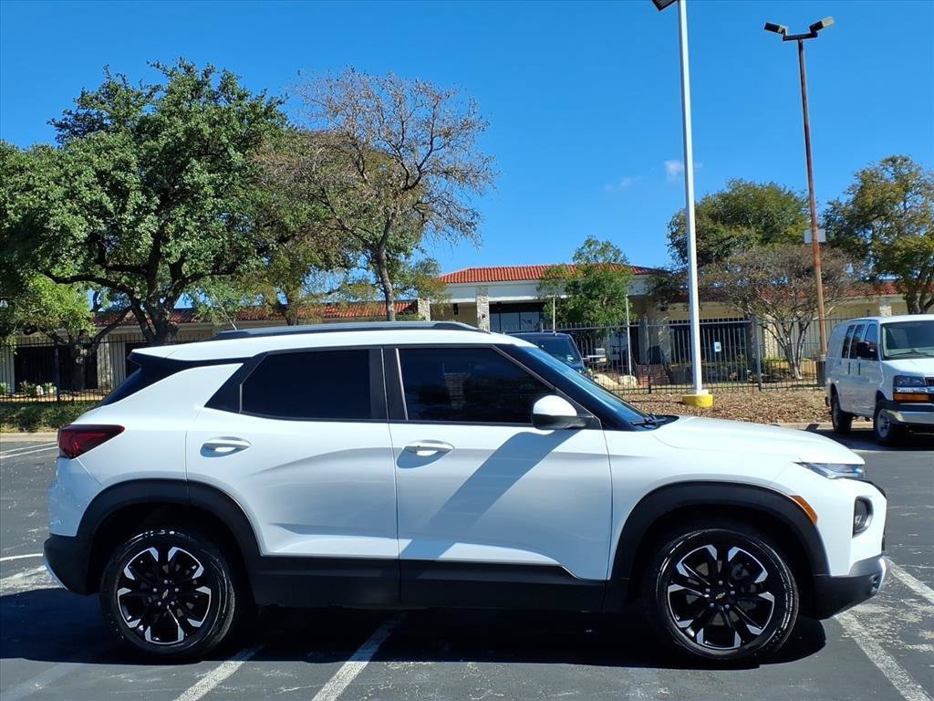Used 2021 Chevrolet TrailBlazer LT w/ Premium Seating Package FWD image 4