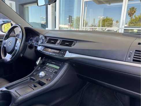 Used 2011 Lexus CT 200h Premium image 20