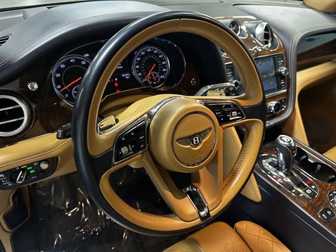 Used 2017 Bentley Bentayga AWD/4WD image 9