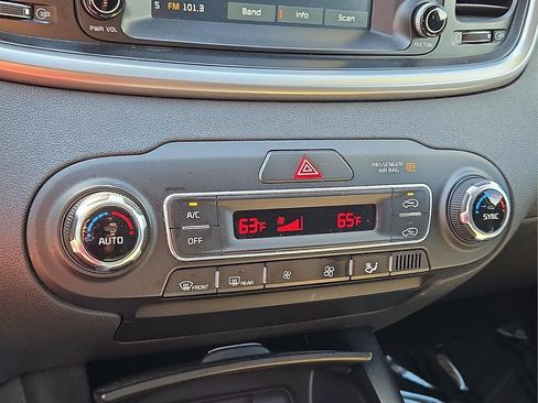 Used 2019 Kia Sorento AWD V6 image 13