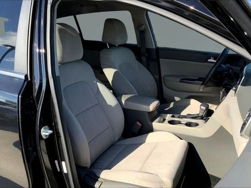 Used 2017 Kia Sportage LX image 7
