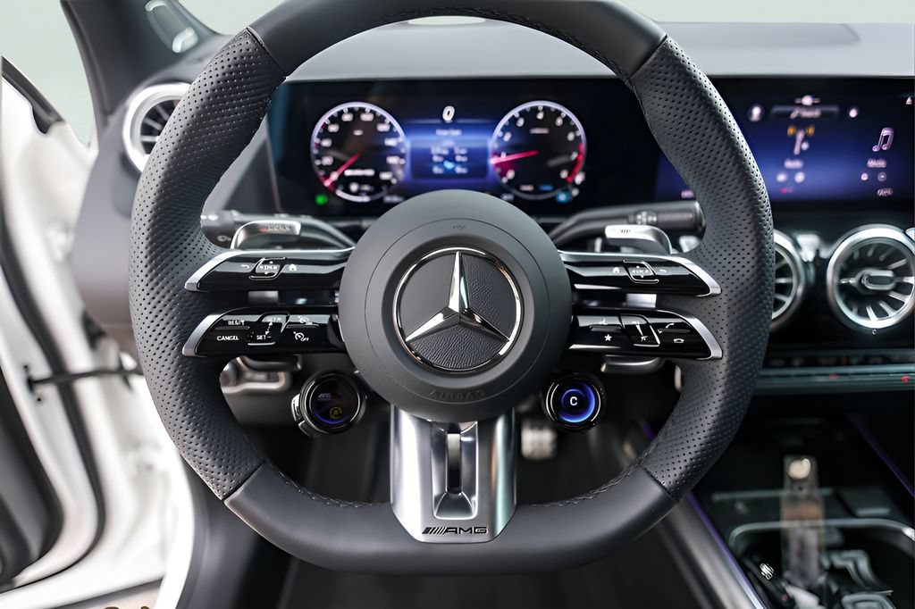 Used 2026 Mercedes-Benz GLA 35 AMG 4MATIC image 12