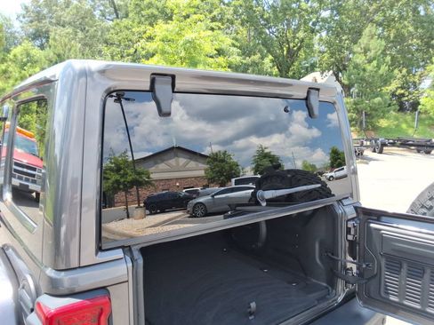Used 2020 Jeep Wrangler Unlimited Rubicon AWD/4WD image 19
