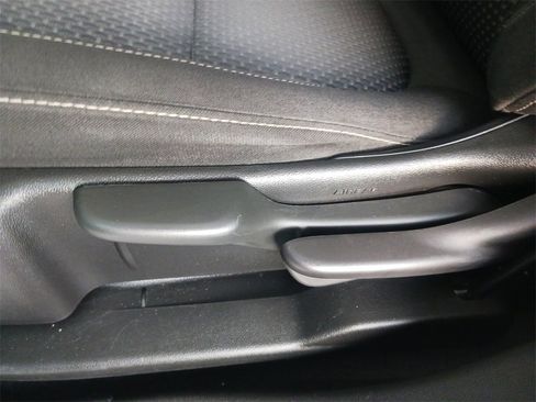 Used 2023 GMC Acadia SLE image 31