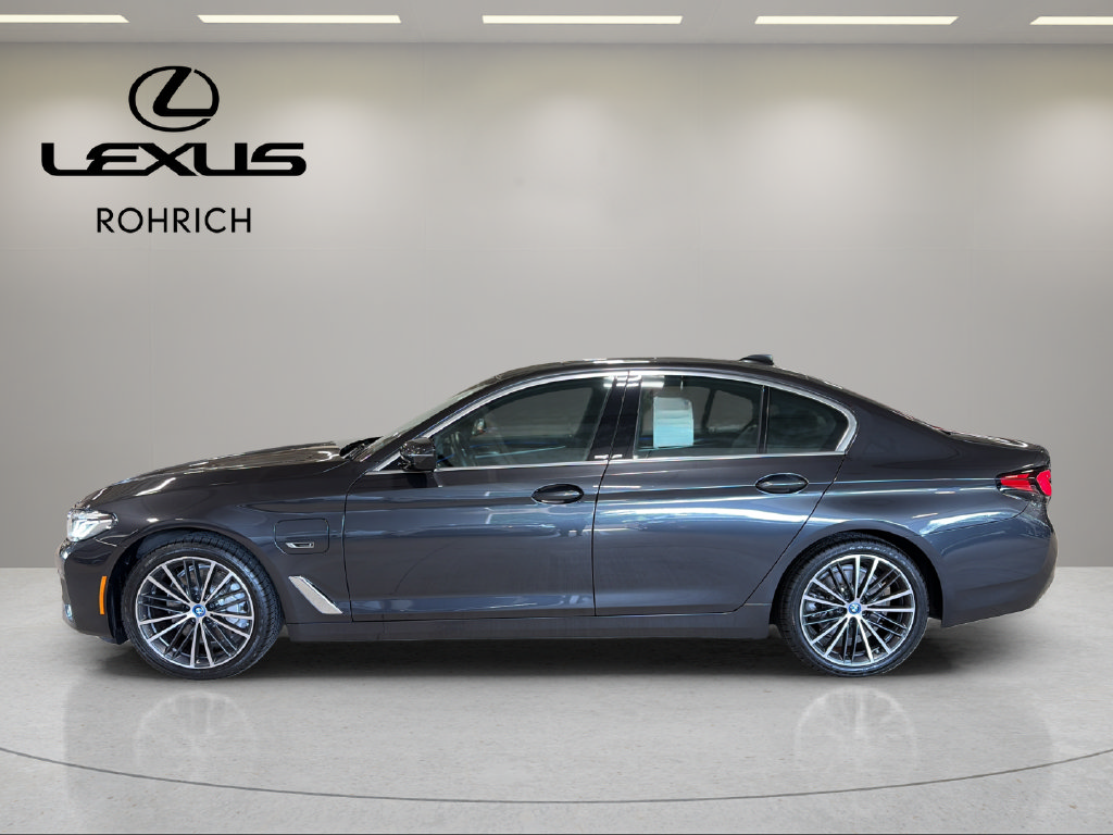 Used 2023 BMW 530e xDrive w/ Premium Package AWD/4WD image 2