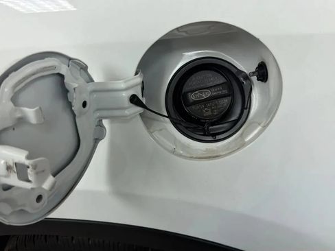 Used 2014 Toyota RAV4 XLE AWD/4WD image 29