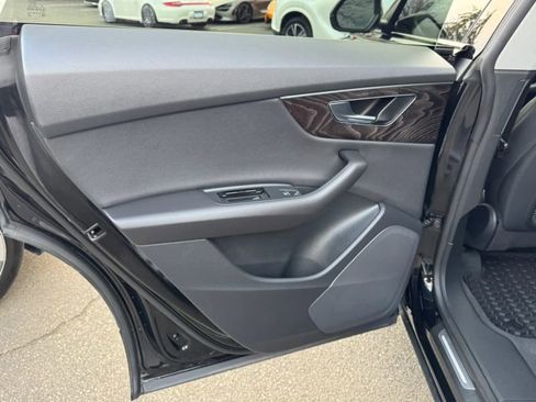 Used 2022 Audi Q8 Premium w/ Convenience Package image 15