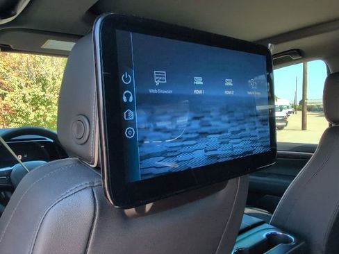 New 2026 Chevrolet Suburban Premier image 7