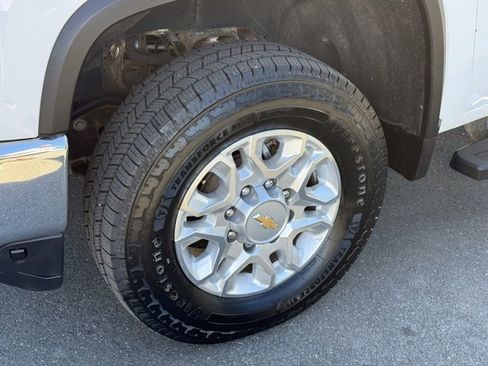 Used 2023 Chevrolet Silverado 2500 LT w/ Convenience Package image 3