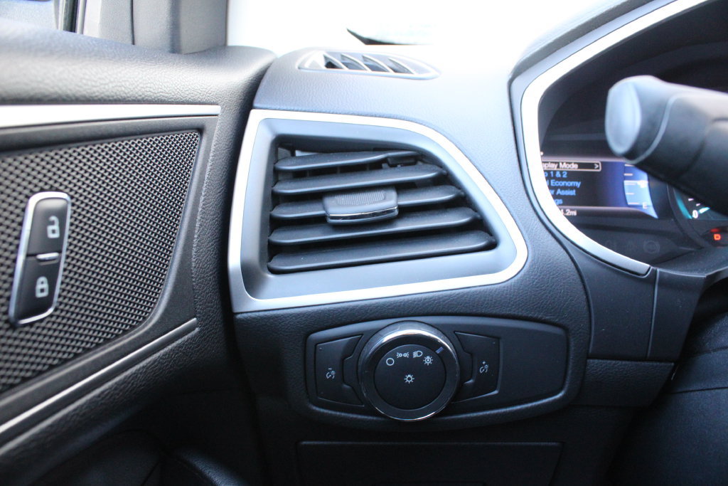 Used 2015 Ford Edge SEL w/ Equipment Group 201A AWD/4WD image 9