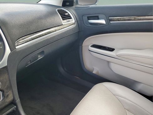Used 2018 Chrysler 300 Limited w/ Safetytec Plus Group image 24