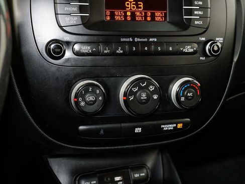 Used 2015 Kia Soul + image 13