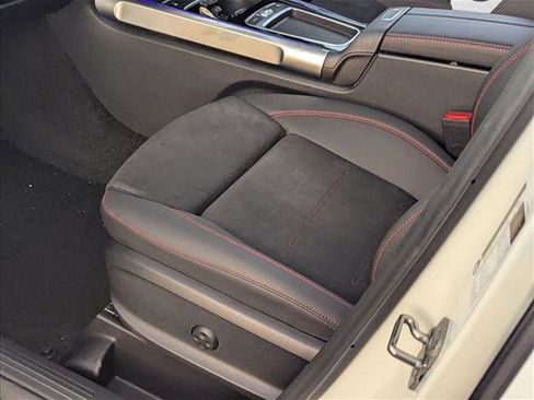 Used 2025 Mercedes-Benz GLB 250 image 4