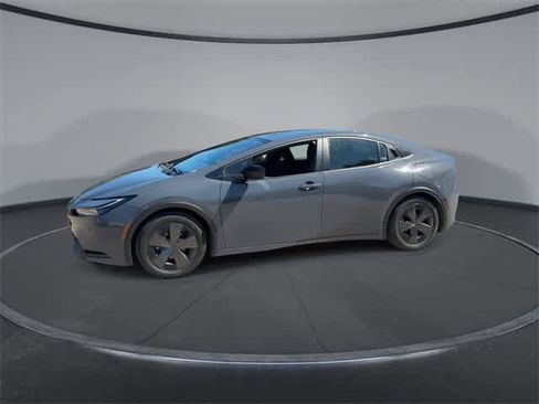 Used 2024 Toyota Prius LE image 4