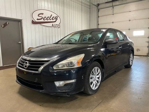 Used 2014 Nissan Altima 2.5 S image 2