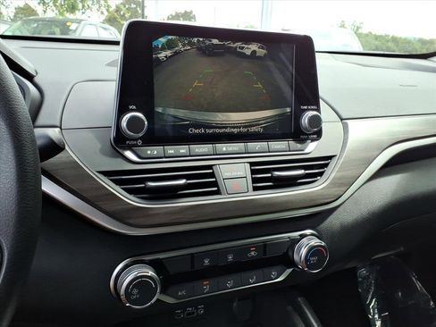 New 2025 Nissan Altima 2.5 SV image 9