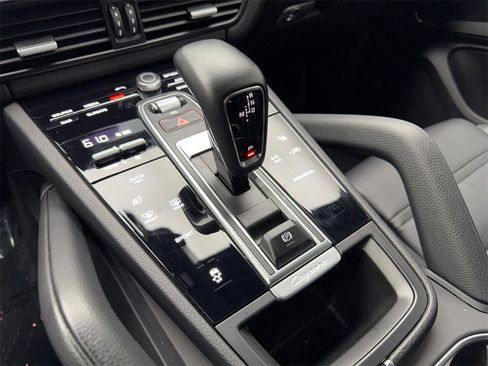 Used 2022 Porsche Cayenne image 66