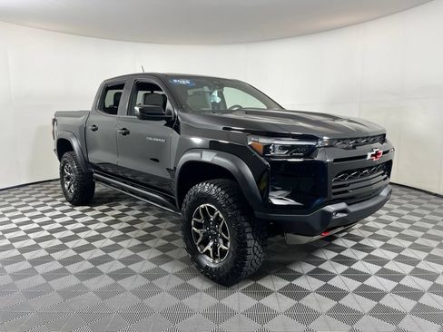 Used 2026 Chevrolet Colorado ZR2 w/ Technology Package AWD/4WD image 14