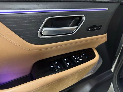 Used 2025 INFINITI QX80 Sensory image 7