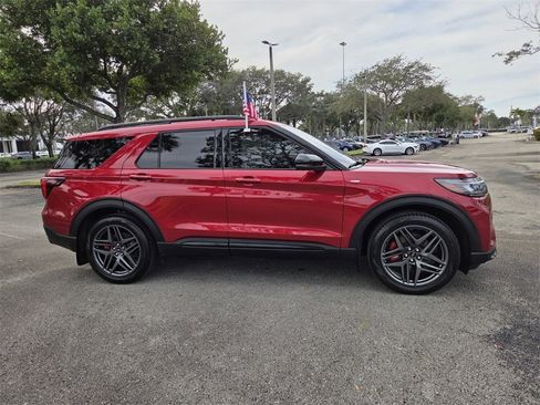 Used 2025 Ford Explorer ST-Line w/ Premium Package image 4